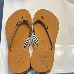 Amazon Essentials Tan Sandals